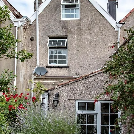 Short Stays - Fishponds *