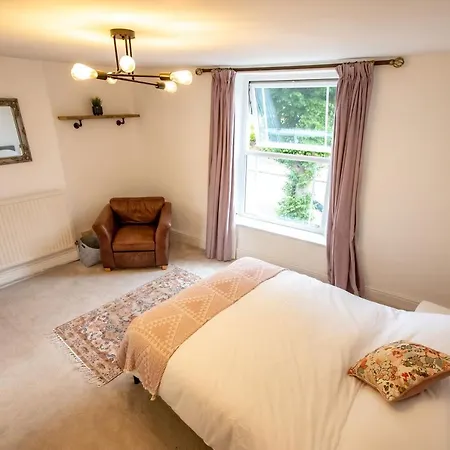 Short Stays - Fishponds Apartment *